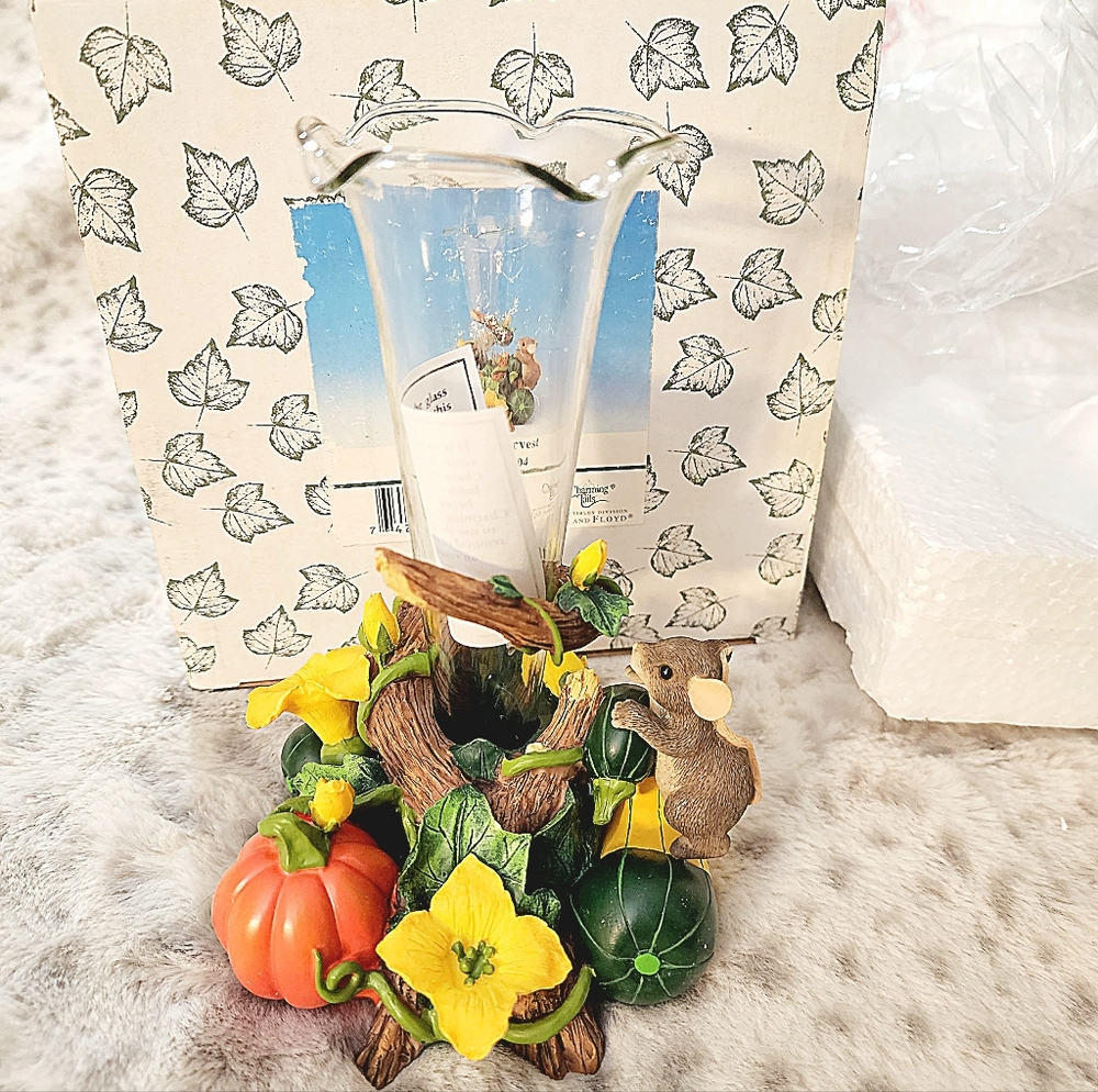 Charming Tails 93/104 "Pumpkin harvest" With Box and papers